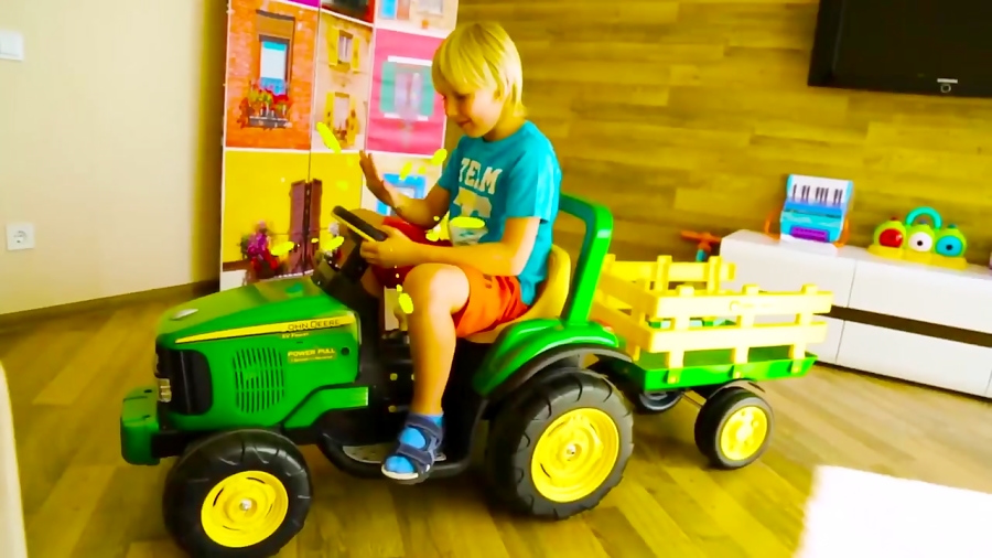 اسباب بازی ها و خانواده مهربان - تراکتور سواری یاریک